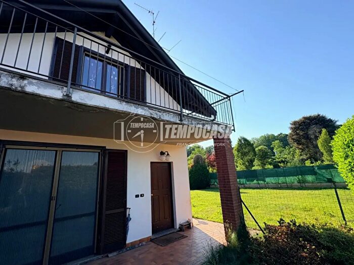 Casa quadrilocale in vendita in Fino Mornasco