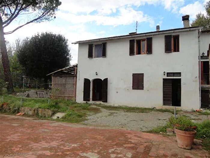 Casa con 9 locali in vendita in Via II Giugno a Certaldo Firenze, Certaldo