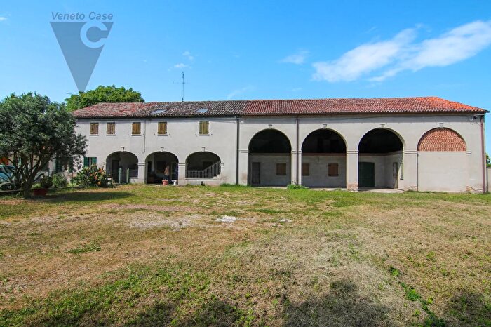Casa con 5 locali in vendita in Via Umberto I, Arzergrande