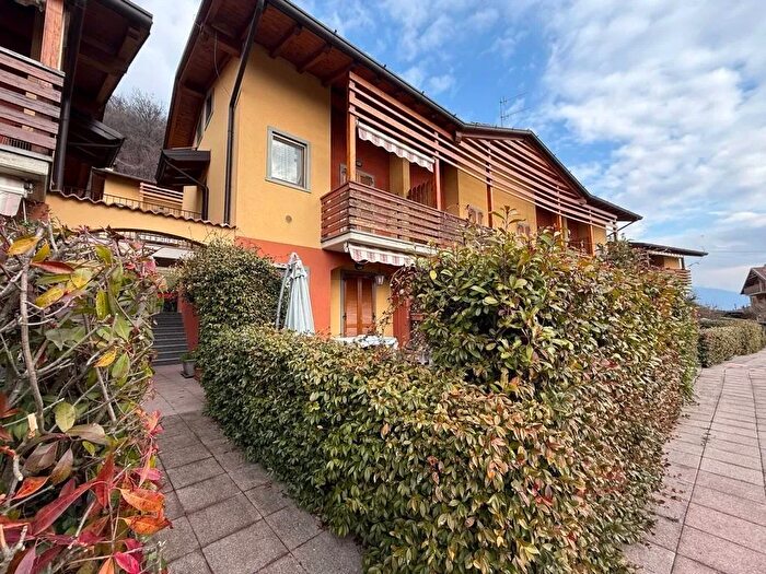 Appartamento trilocale in vendita in Via ToreBianzano, Bianzano