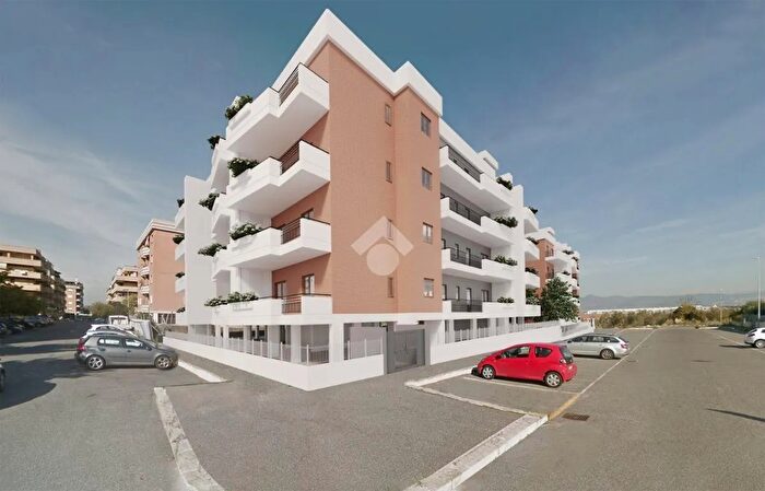 Appartamento trilocale in vendita in Via Guido Fiorini, Roma