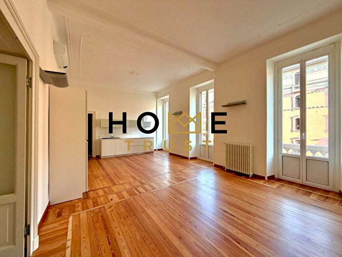 Appartamento trilocale in affitto in Via Adige, Porta Romana Medaglie dOro, Milano