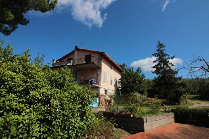 Casa con 6 locali in vendita in Via Lucardese, Montespertoli