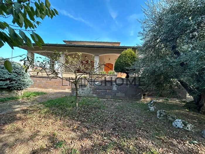 Casa con 7 locali in vendita in Cesena