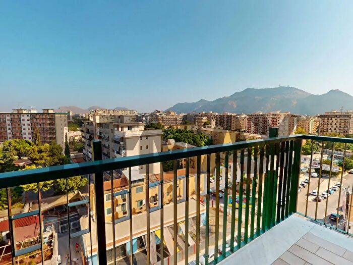 Appartamento con 6 locali in vendita in Via Principe di Paterno', Palermo
