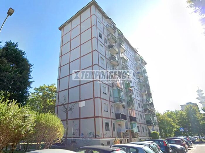 Appartamento trilocale in vendita in Via delle Azalee, Rozzano