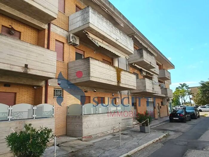 Appartamento con 5 locali in vendita in Via Gentile da Fabriano, Martinsicuro