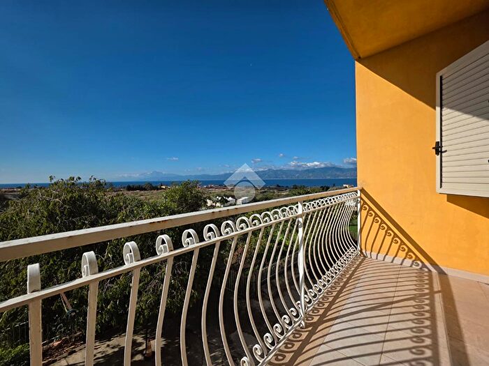 Casa con 7 locali in vendita in Via Mario Trapezi, Reggio Calabria