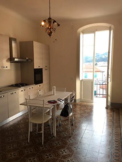 Appartamento con 5 locali in affitto in La Spezia