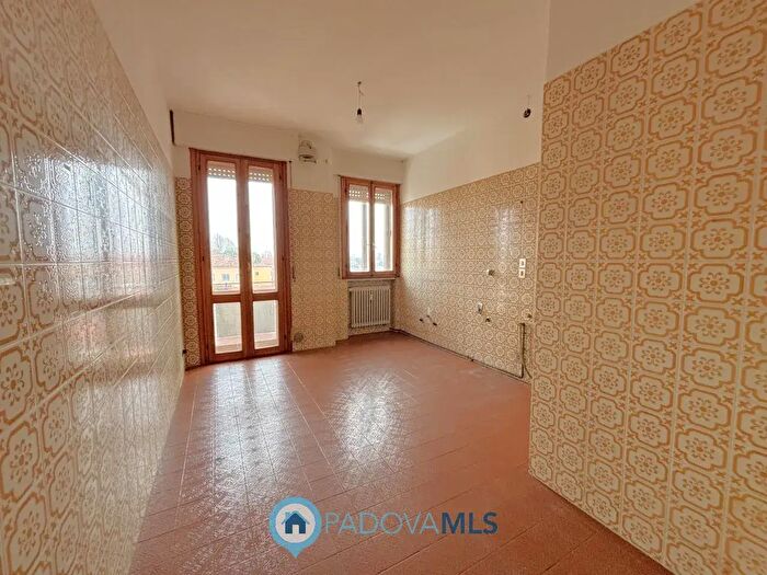 Appartamento quadrilocale in vendita in Via SantOsvaldo N, Padova