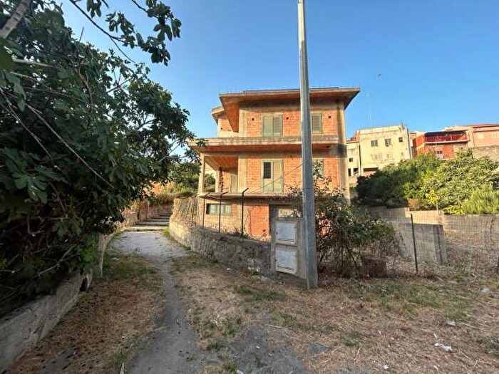 Casa con 6 locali in vendita in Via Giardinello, Furnari