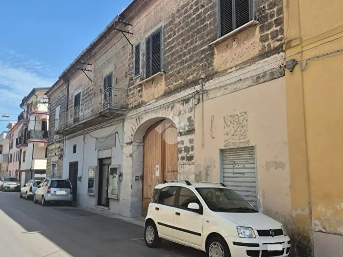 Casa con 13 locali in vendita in Via Roma, Curti