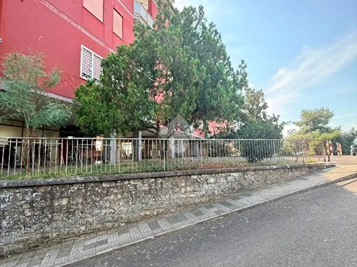 Appartamento trilocale in vendita in Via Rivisondoli, Roma