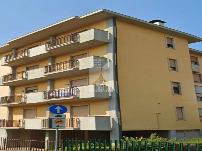 Appartamento trilocale in vendita in Via Roma, Alzano Lombardo