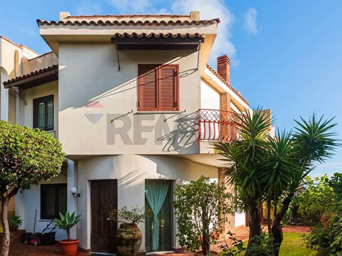 Casa con 6 locali in vendita in Via Barriera del Bosco, SantAgata Li Battiati