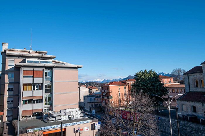 Appartamento con 5 locali in vendita in Piazza Biroldi, Varese