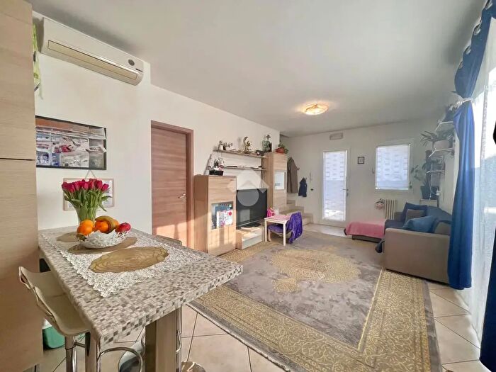 Casa quadrilocale in vendita in Via Trieste, Resana