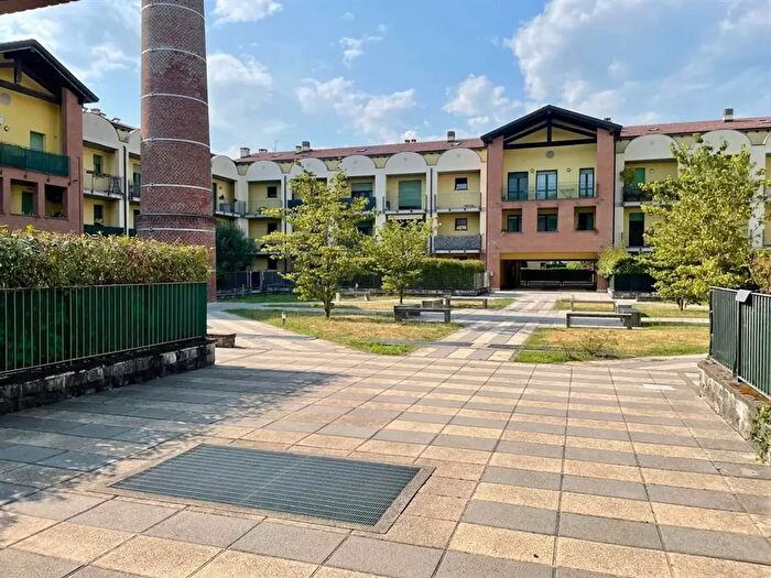Appartamento bilocale in vendita in Via Guglielmo Marconi, Fagnano Olona