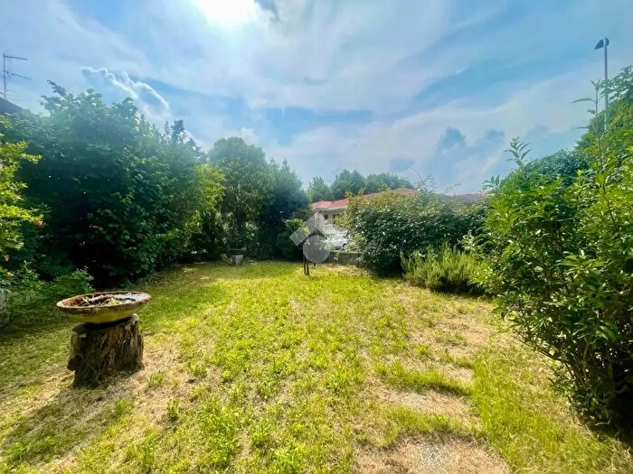 Casa con 8 locali in vendita in Via Giuseppe Guerzoni, Montichiari