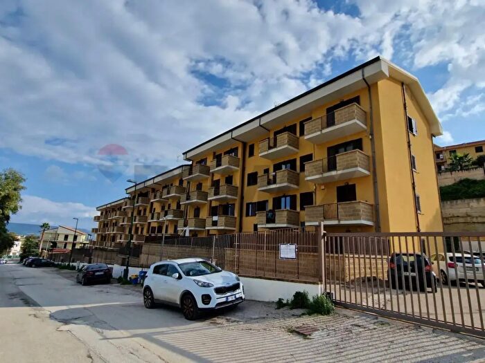 Appartamento con 7 locali in vendita in Via Lucrezio, Agrigento