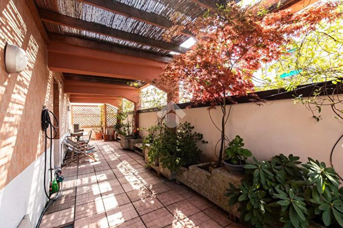 Appartamento con 6 locali in vendita in Via Luigi Varanini, Milano