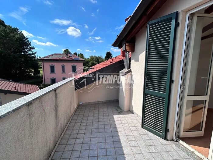 Appartamento trilocale in vendita in Montano Lucino