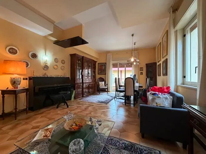 Appartamento con 6 locali in vendita in Via Luigi De Luca C, Barcellona Pozzo Di Gotto