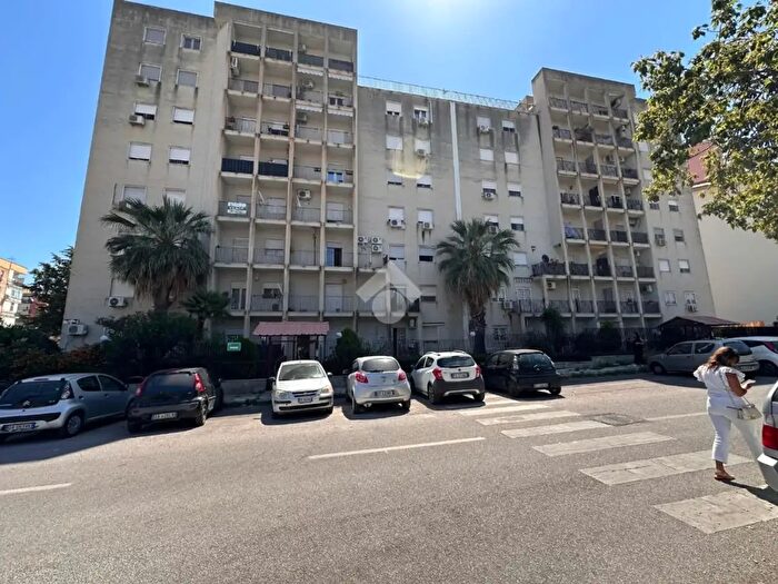 Appartamento con 5 locali in vendita in Via del Segugio, Palermo