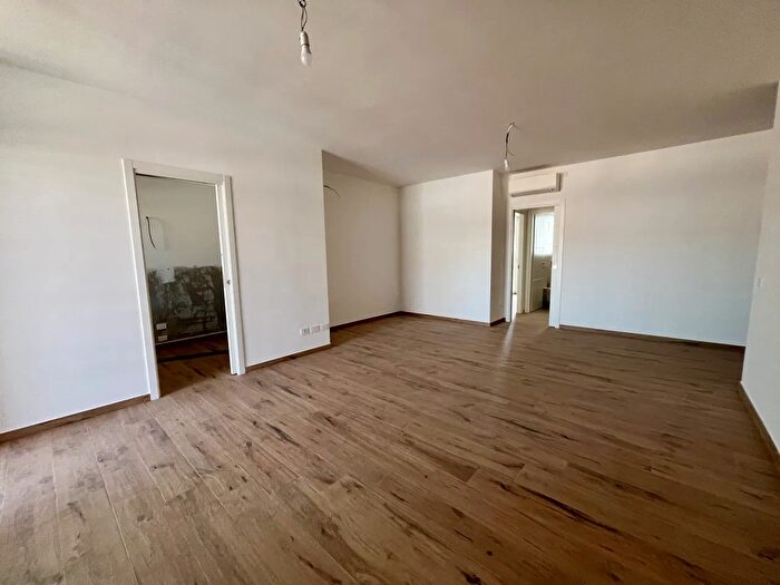 Appartamento trilocale in vendita in Via San Simplicio, Olbia