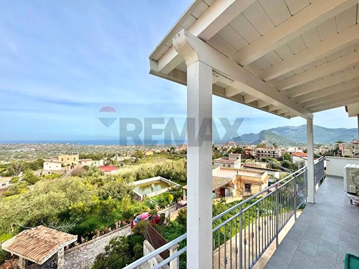 Casa con 8 locali in vendita in Via Dolomiti, Carini