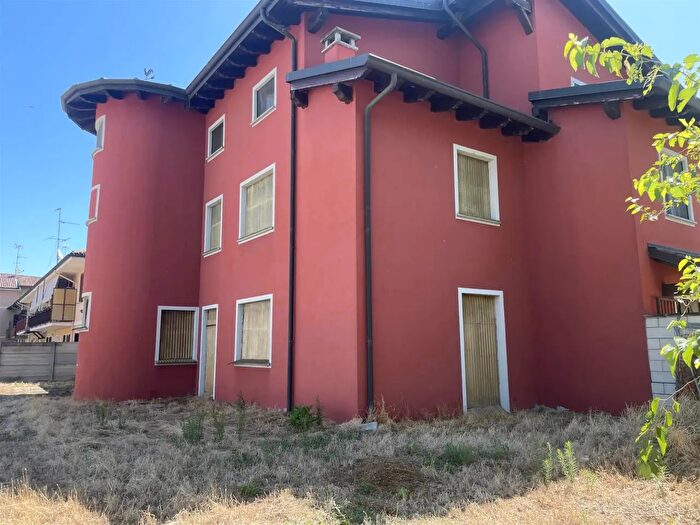 Case in Vendita e in Affitto - 2
