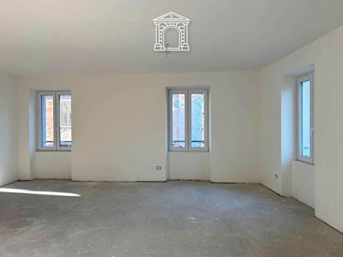 Appartamento trilocale in vendita in Via dei Mirti, Trieste