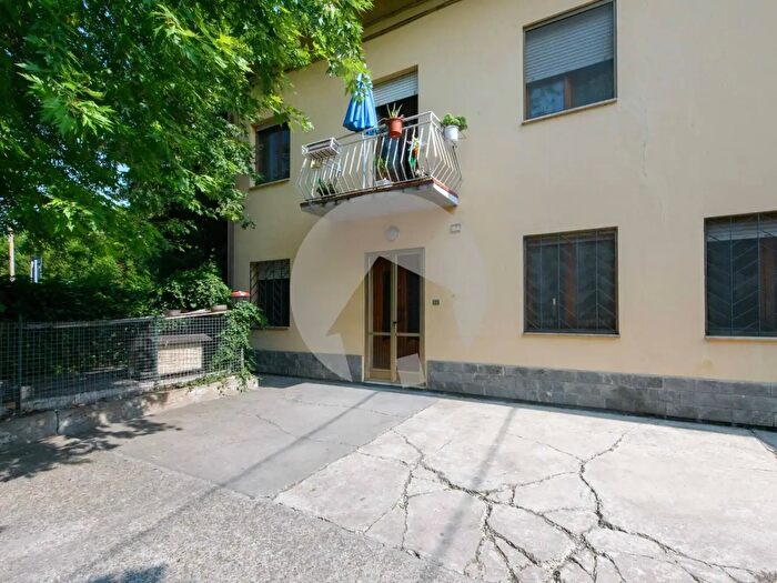 Casa con 8 locali in vendita in Via Ferrante Bertocchi, Reggio Emilia