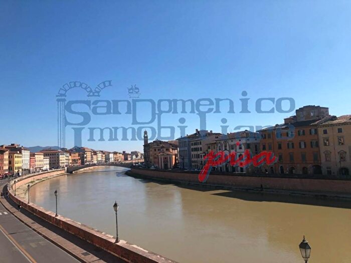 Appartamento con 6 locali in affitto in Lungarno Antonio Pacinotti, Santa Maria, Pisa