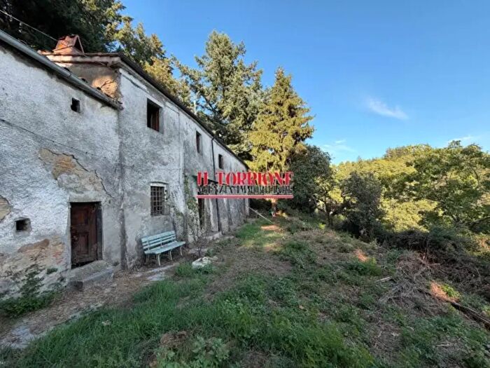 Casa con 6 locali in vendita in Via del Monte Est, Pescia