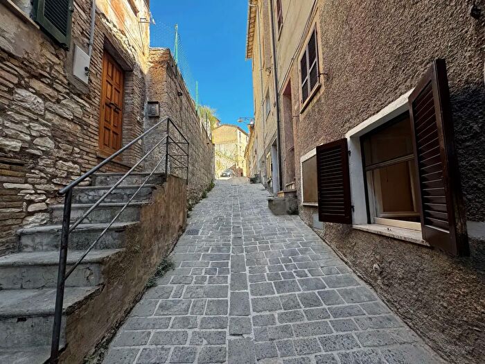 Appartamento trilocale in vendita in Via del Grillo, Gualdo Tadino