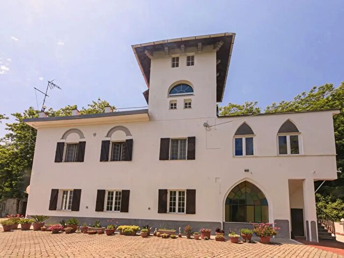 Casa con 15 locali in vendita in Via alle Scuole di San Biagio, Genova