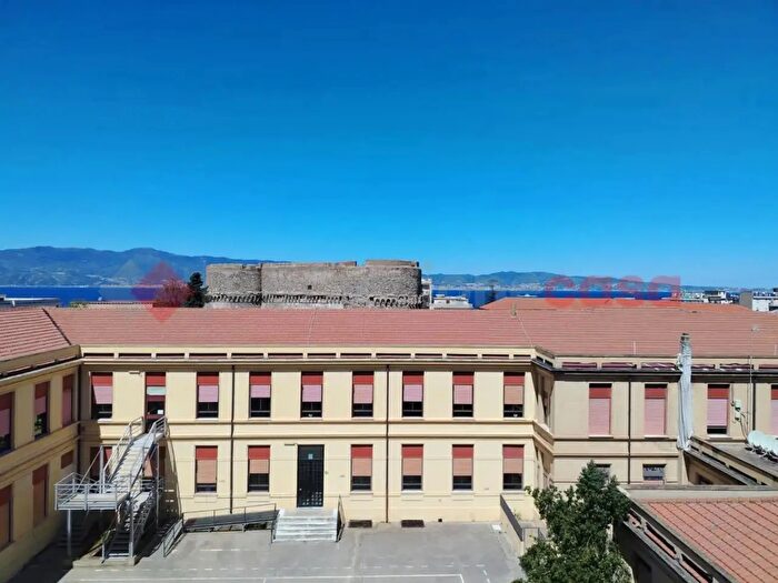 Appartamento trilocale in affitto in Via Paolo Pellicanò E, Reggio Calabria