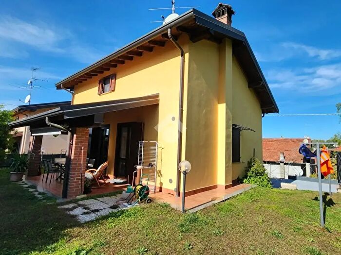 Casa con 5 locali in vendita in Via Schiappina, Divignano