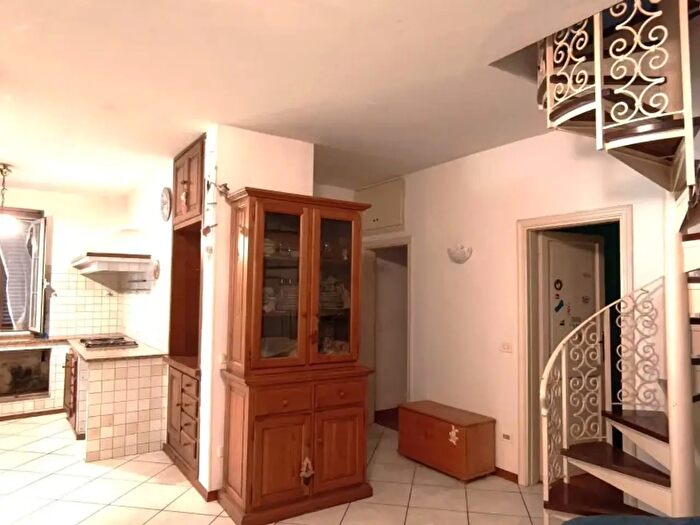 Appartamento quadrilocale in vendita in Piazza Don Florio, Camaiore