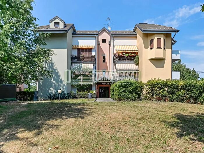 Appartamento quadrilocale in vendita in Via Achille Grandi, Settala