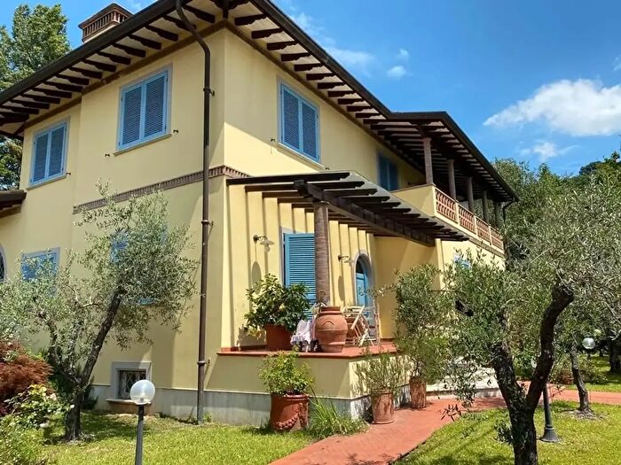 Casa con 10 locali in vendita in Via Castellacci, Pietrasanta