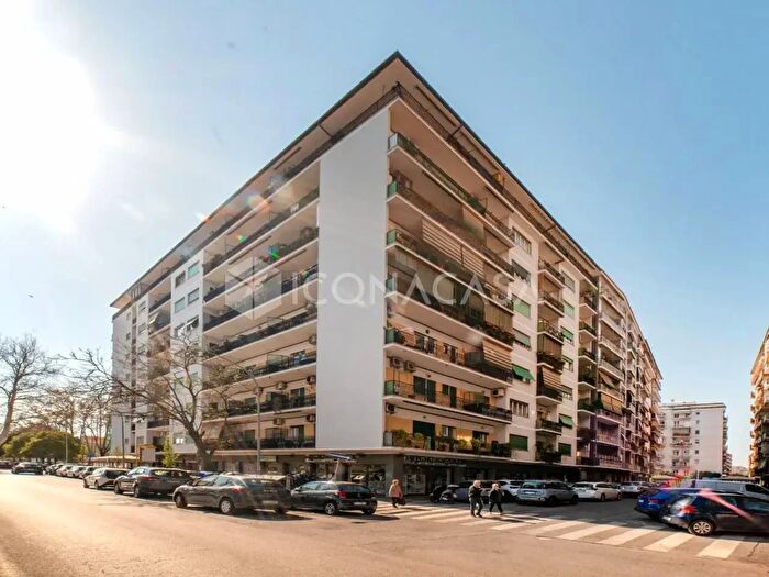 Appartamento trilocale in vendita in Via Caio Rutilio, Roma