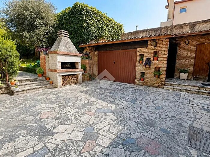 Appartamento con 5 locali in vendita in Desenzano Del Garda