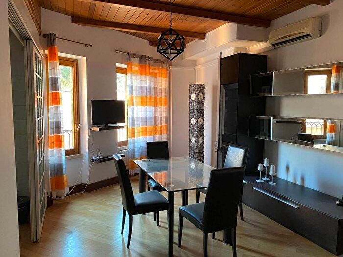 Appartamento bilocale in affitto in Via delle Quattro Fontane, Barberini, Roma