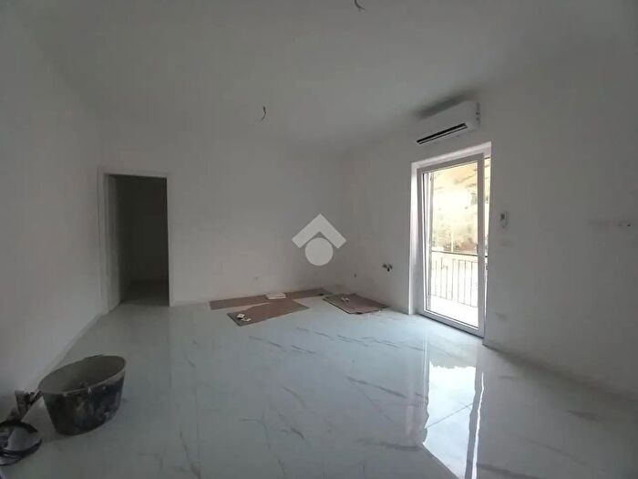 Appartamento quadrilocale in vendita in Via Ss, Mezzanego