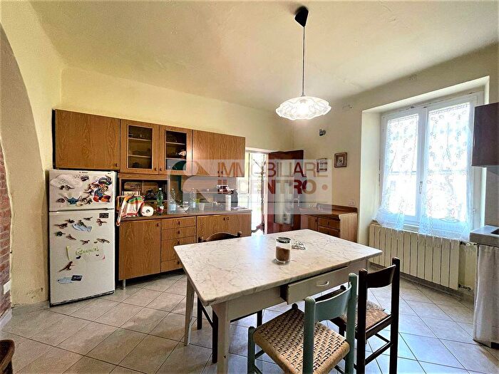 Casa con 8 locali in vendita in Castelnuovo Magra