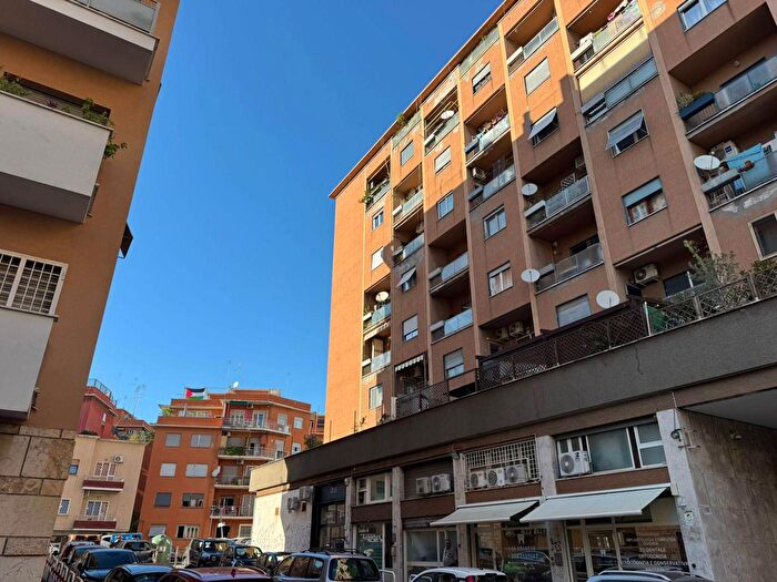 Appartamento trilocale in vendita in Piazza Capri, Roma