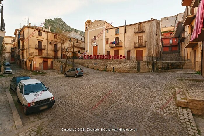 Casa trilocale in vendita in Piazza Castello Marineo Palermo Sicilia Italia, Marineo