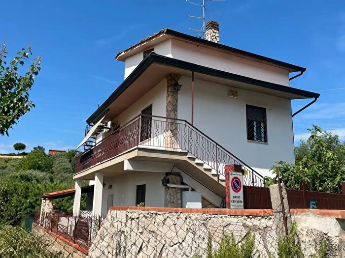 Appartamento trilocale in affitto in Via Lago Maggiore, Fonte Nuova